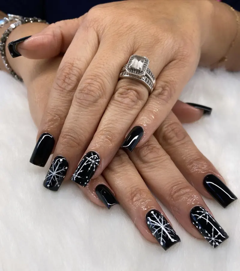 black winter nails