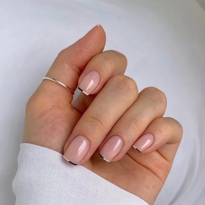 Minimalist Nails