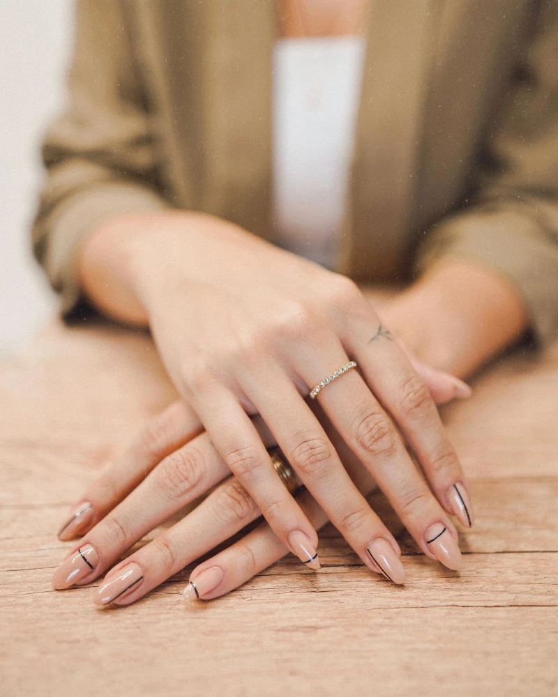 Minimalist Nails