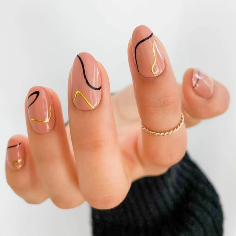 Minimalist Nails