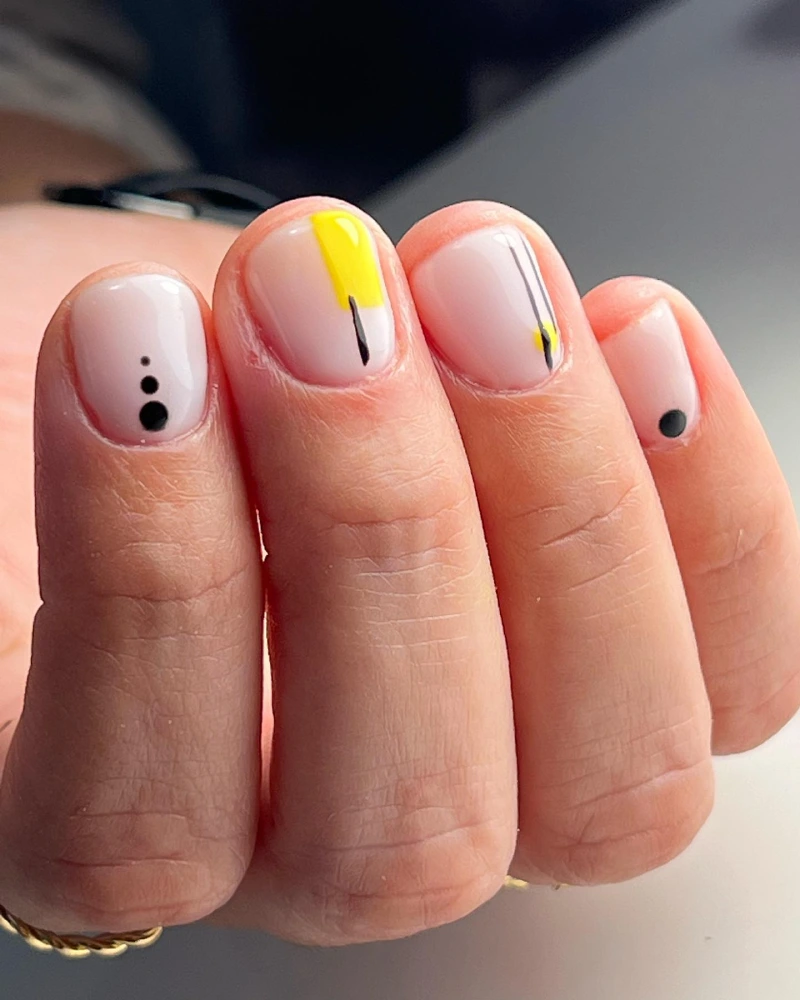 Minimalist Nails