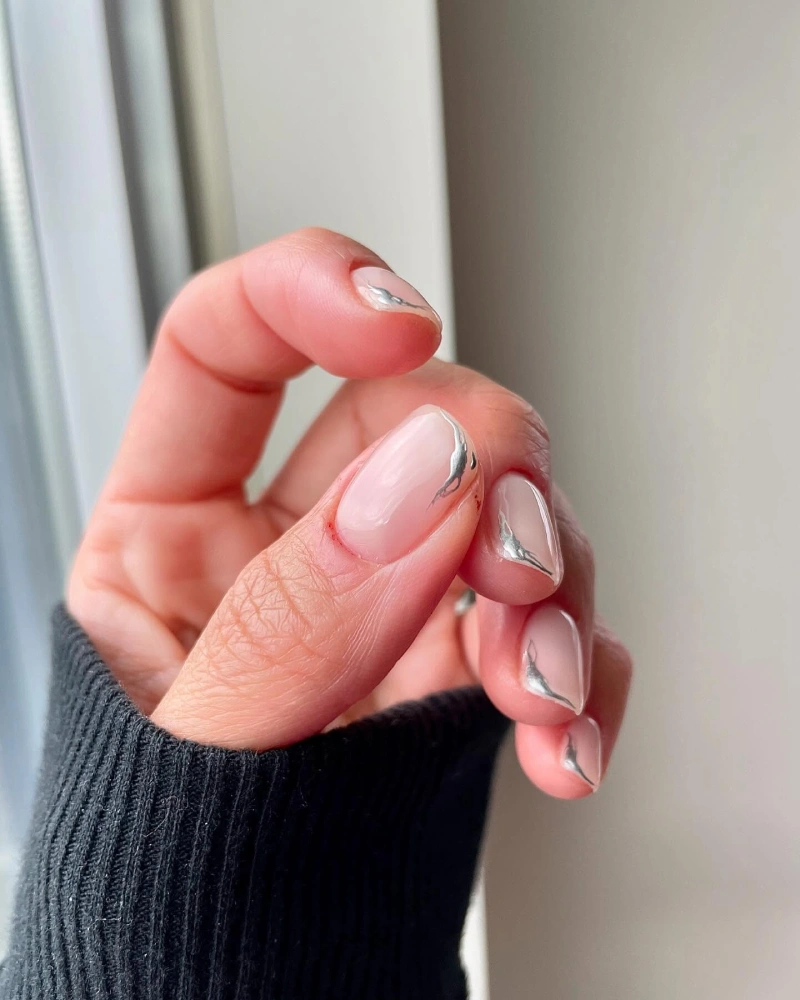 Minimalist Nails