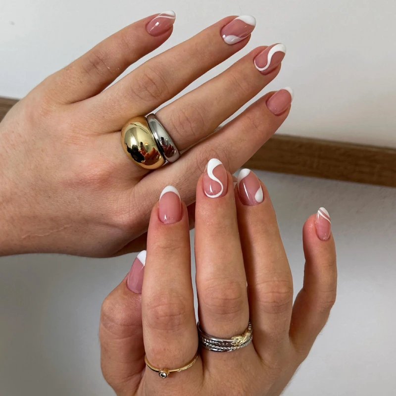 Minimalist Nails