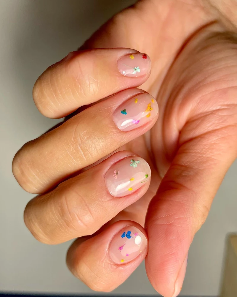 Minimalist Nails