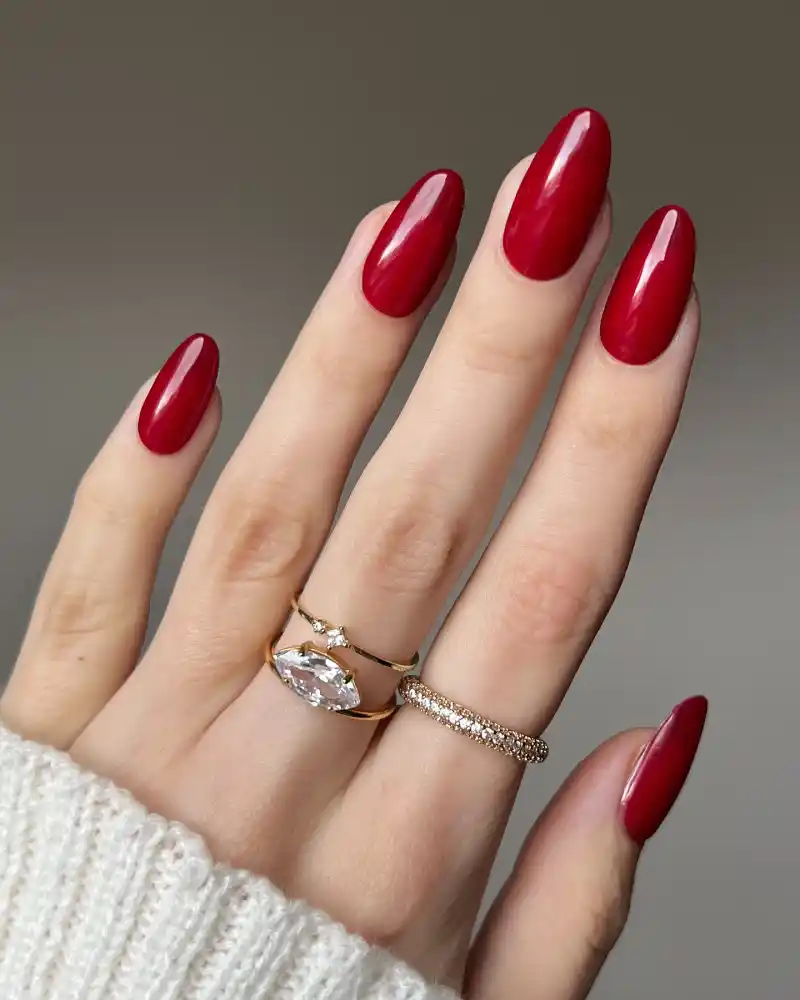 Elegant Red Nails for a Glamorous Look